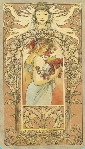 The back of the Tarot Mucha is absolutely not reversible.